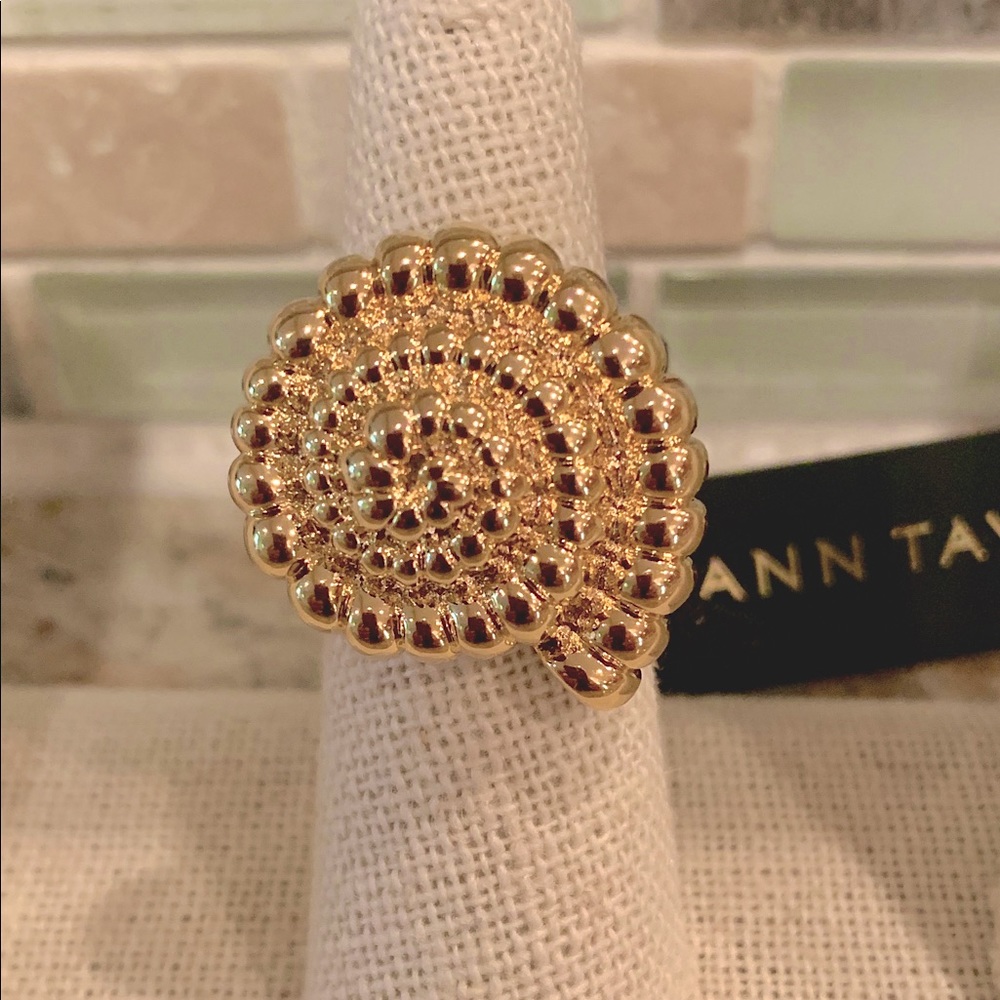 NWT Ann Taylor Shell Ring - Picture 3 of 5